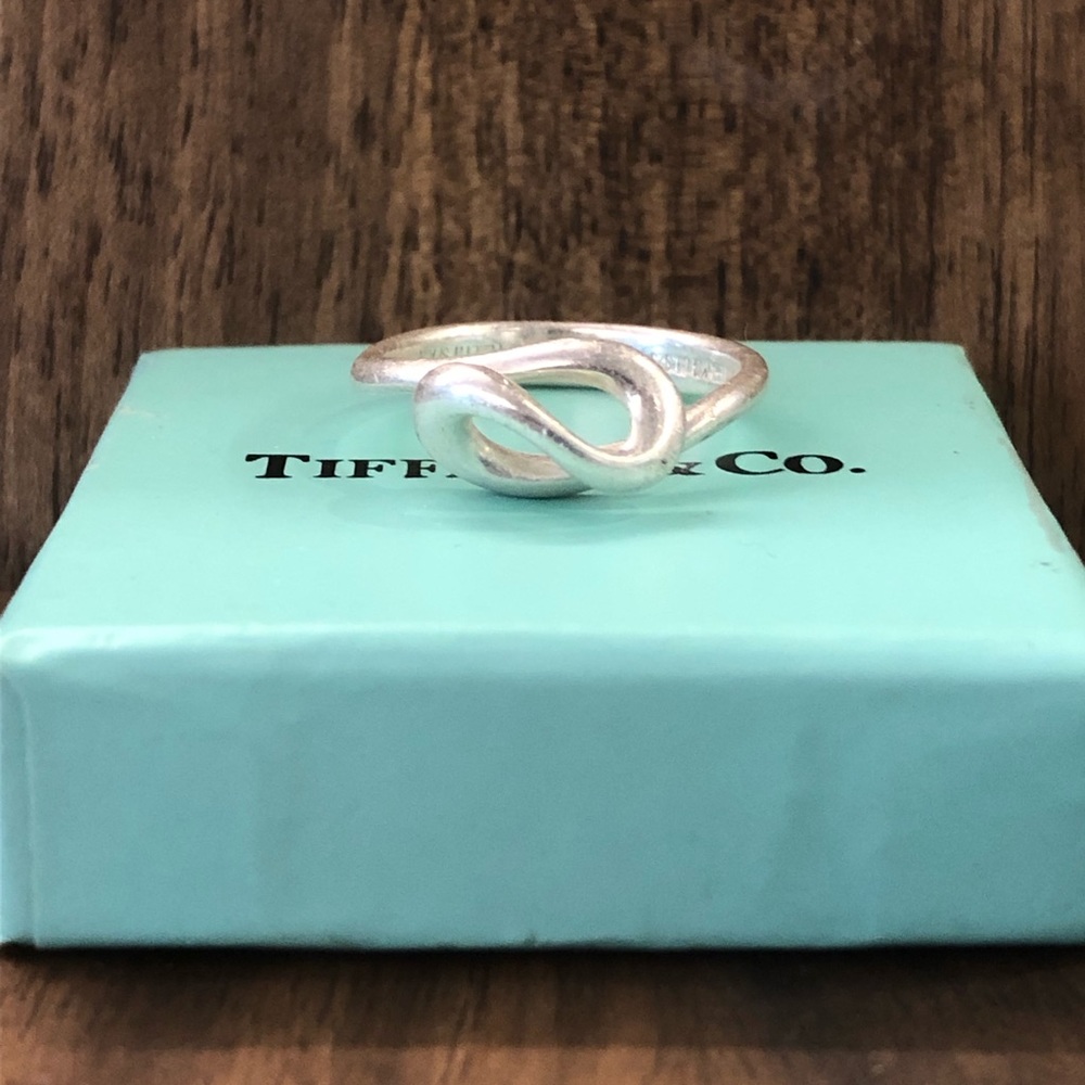 TIFFANY & CO WAVE RING.  SIZE 6.75